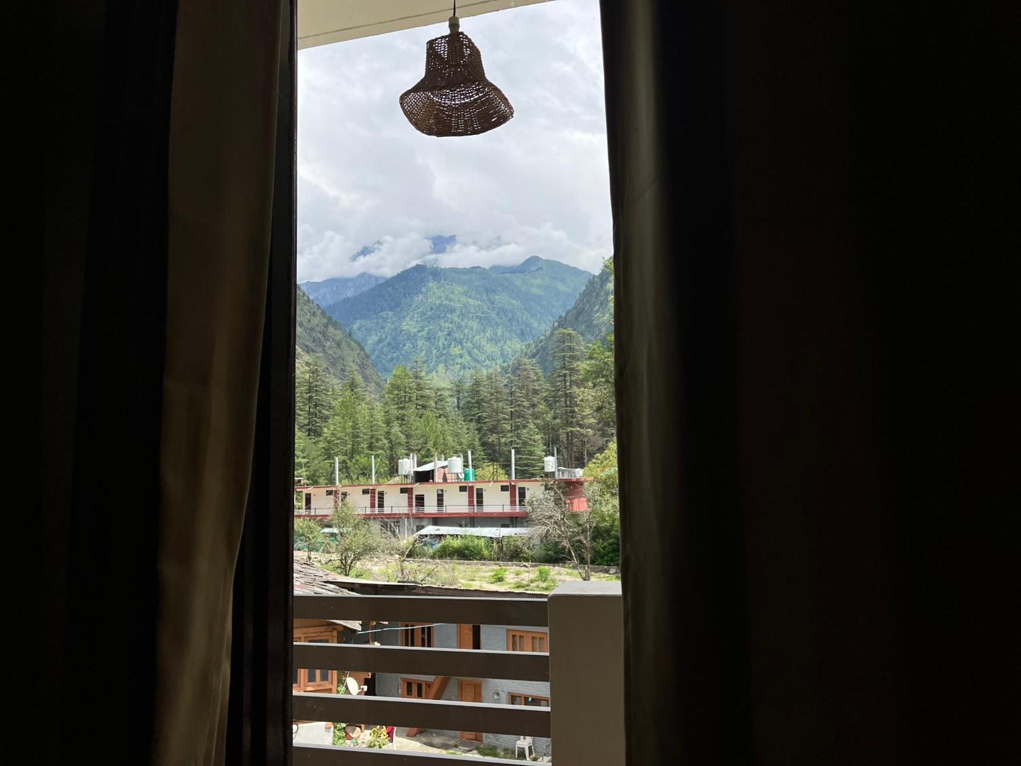 The Royal Orchard Kasol Hotel Eksteriør billede