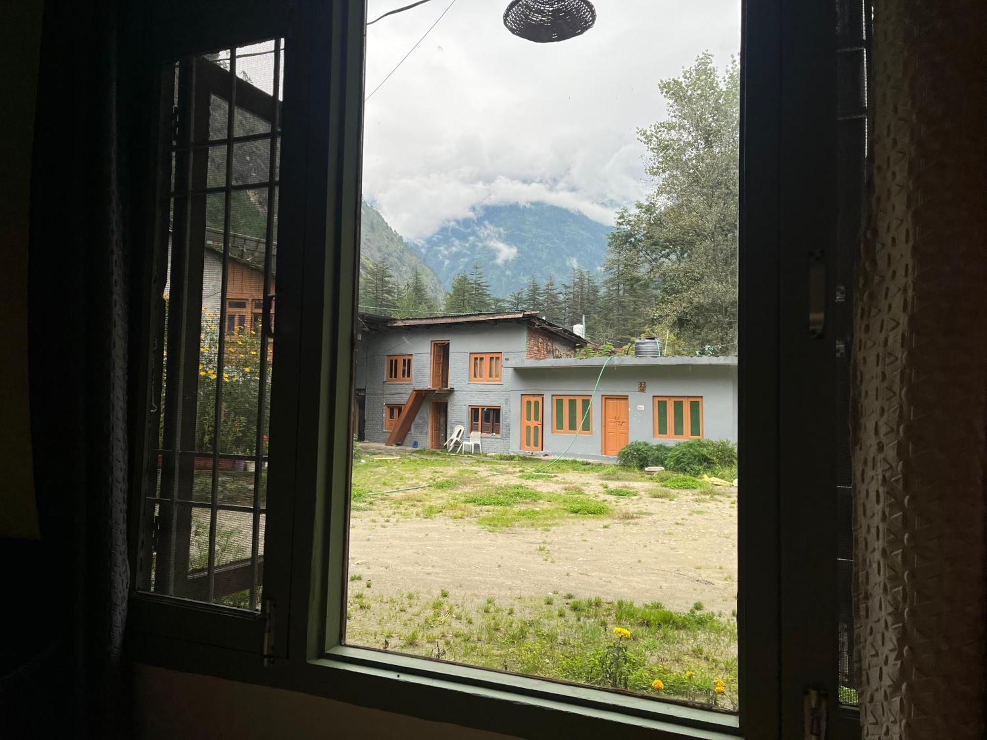 The Royal Orchard Kasol Hotel Eksteriør billede