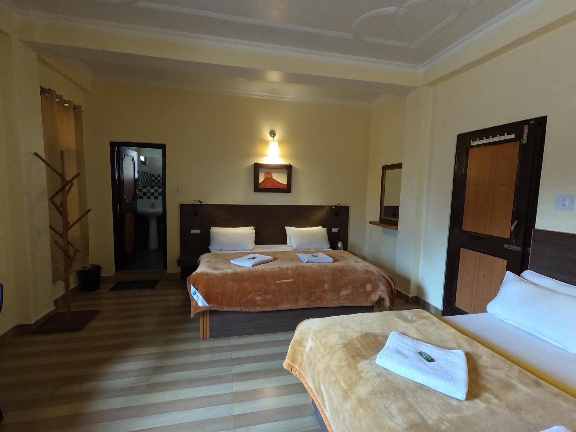 The Royal Orchard Kasol Hotel Eksteriør billede