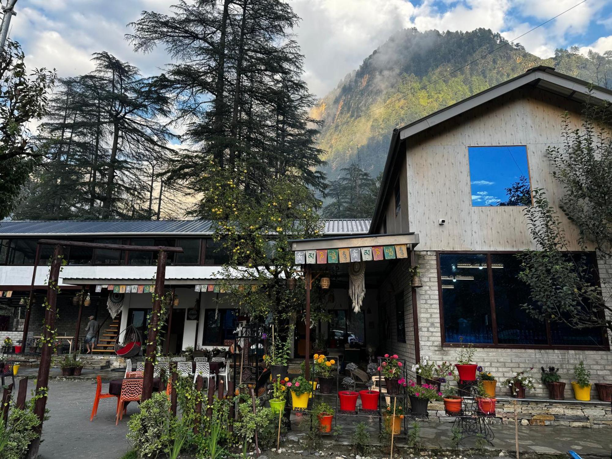 The Royal Orchard Kasol Hotel Eksteriør billede