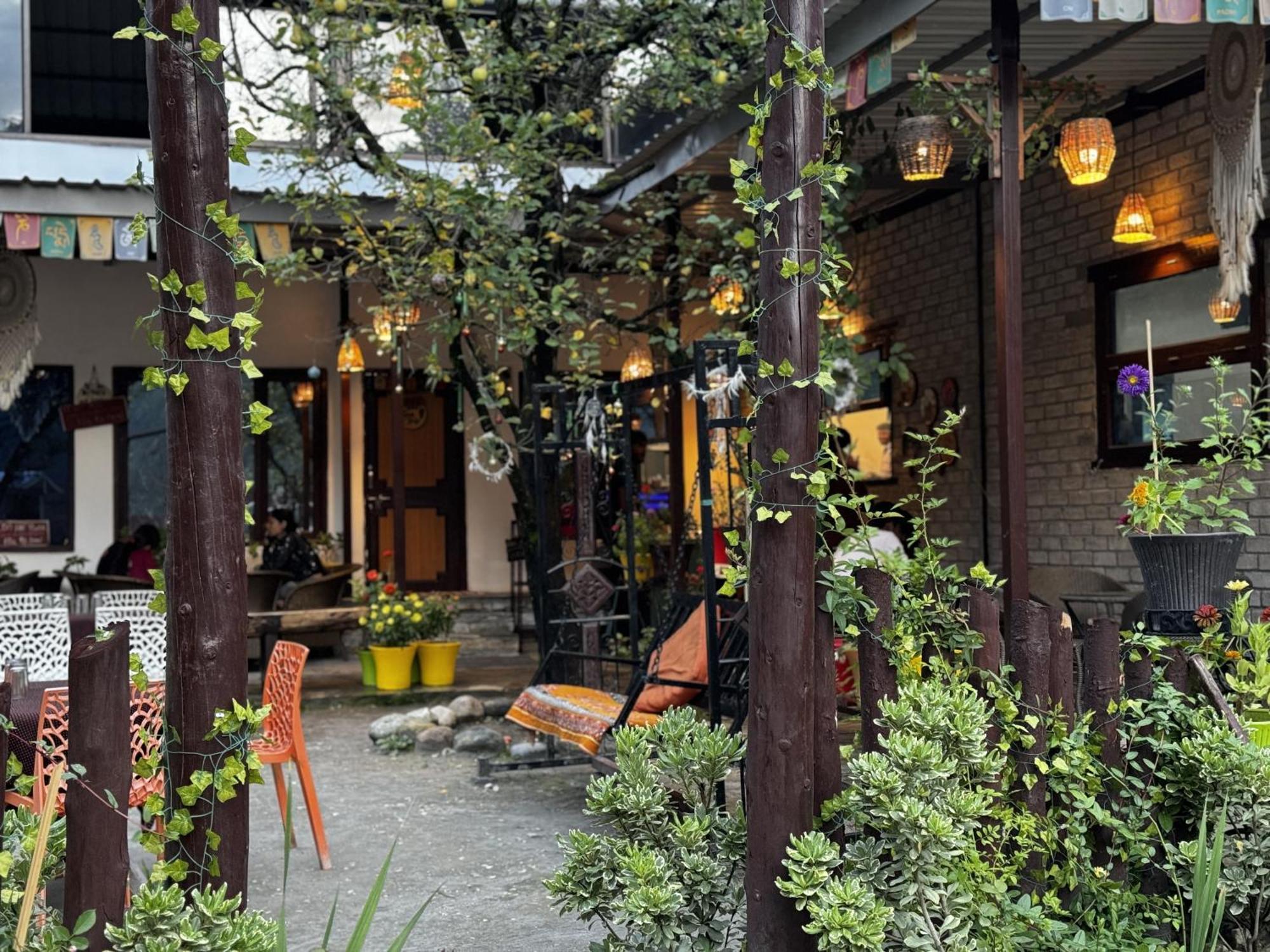 The Royal Orchard Kasol Hotel Eksteriør billede