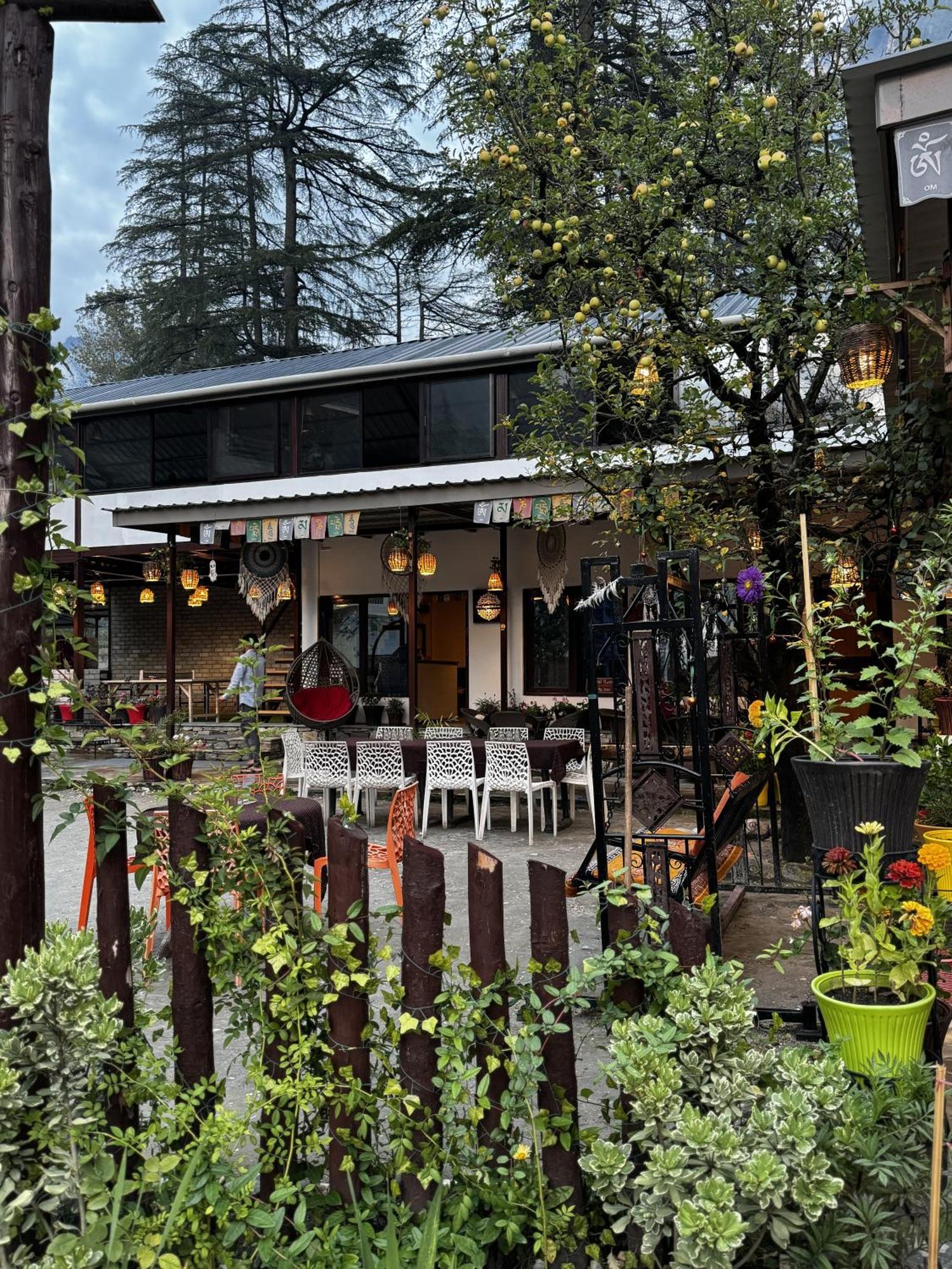 The Royal Orchard Kasol Hotel Eksteriør billede