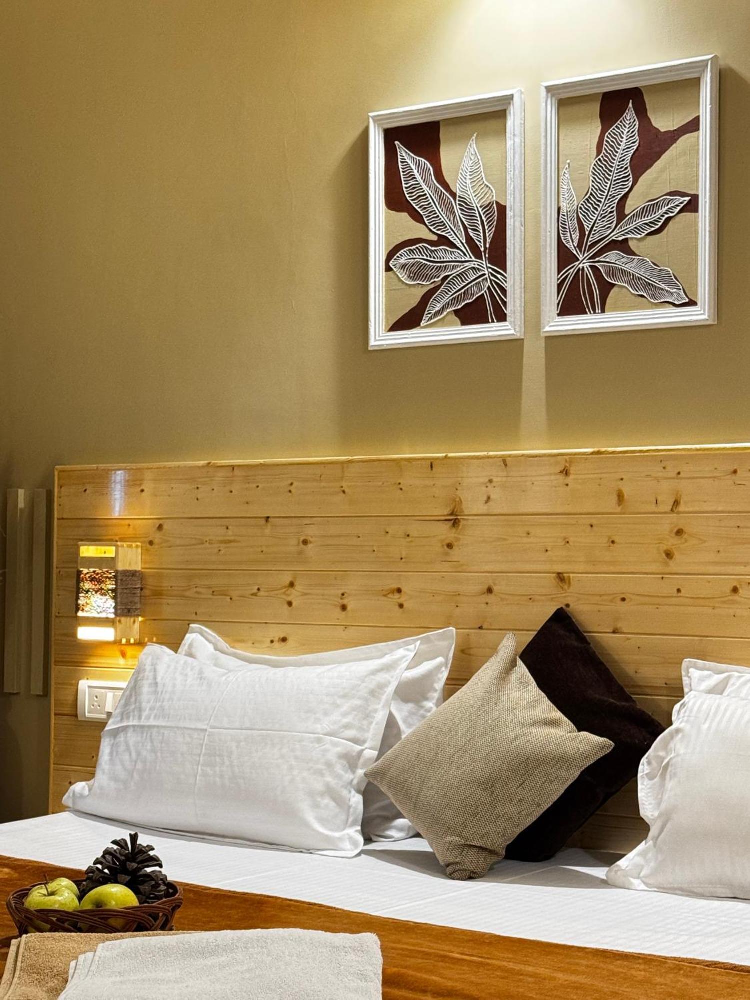 The Royal Orchard Kasol Hotel Eksteriør billede
