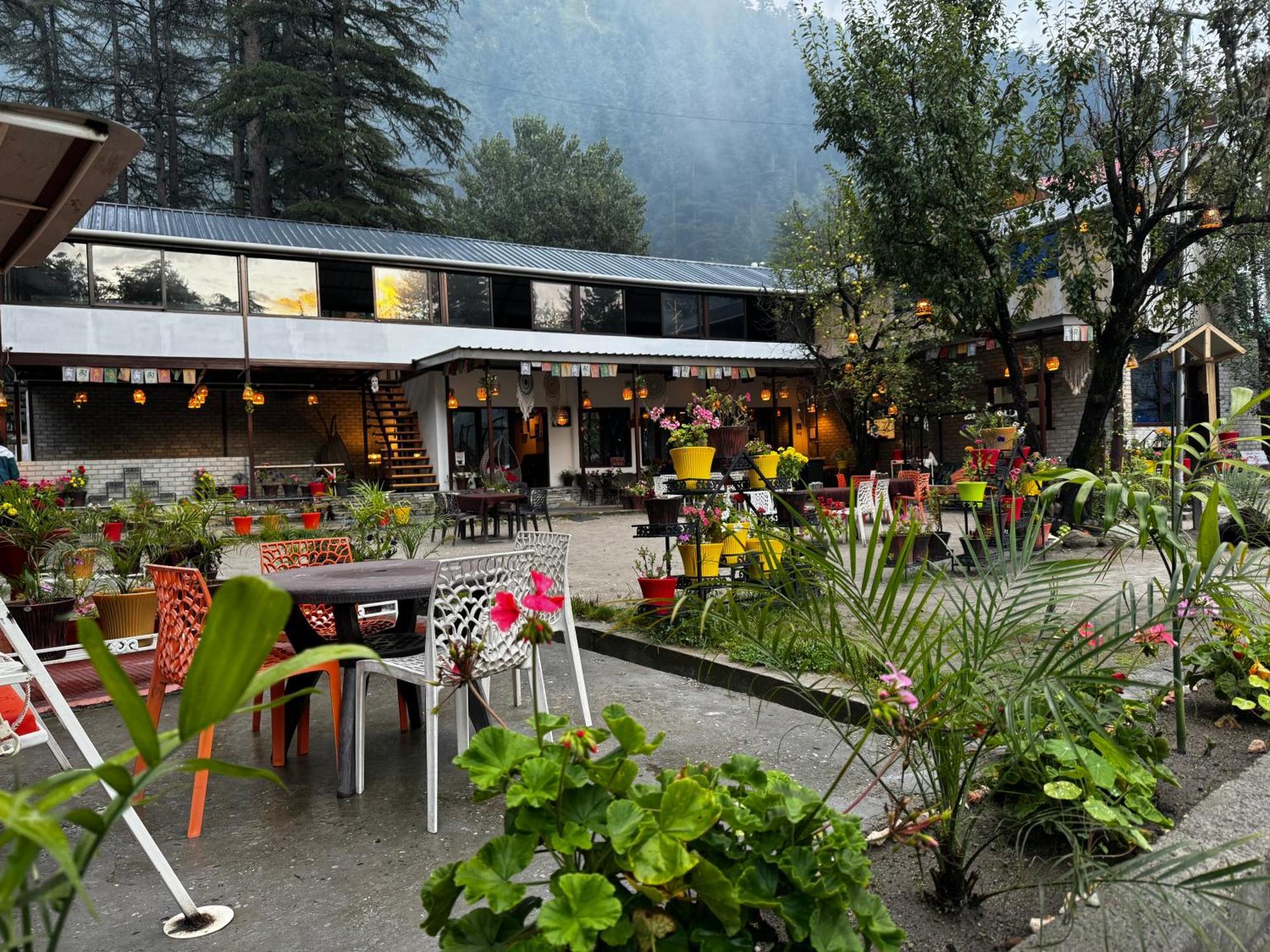 The Royal Orchard Kasol Hotel Eksteriør billede