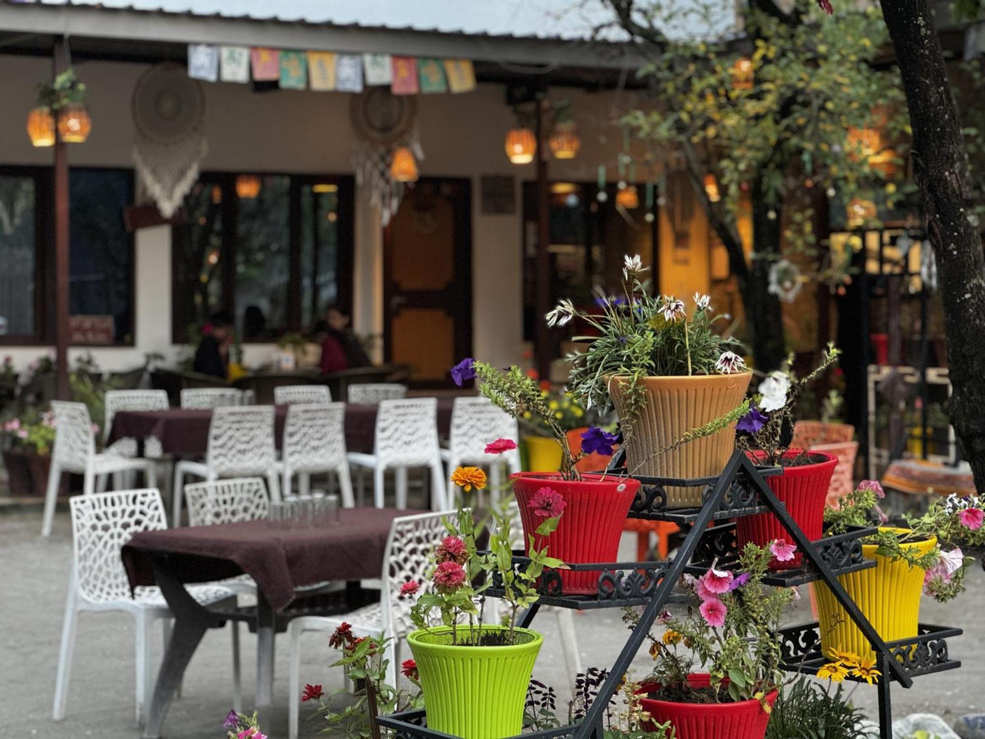 The Royal Orchard Kasol Hotel Eksteriør billede