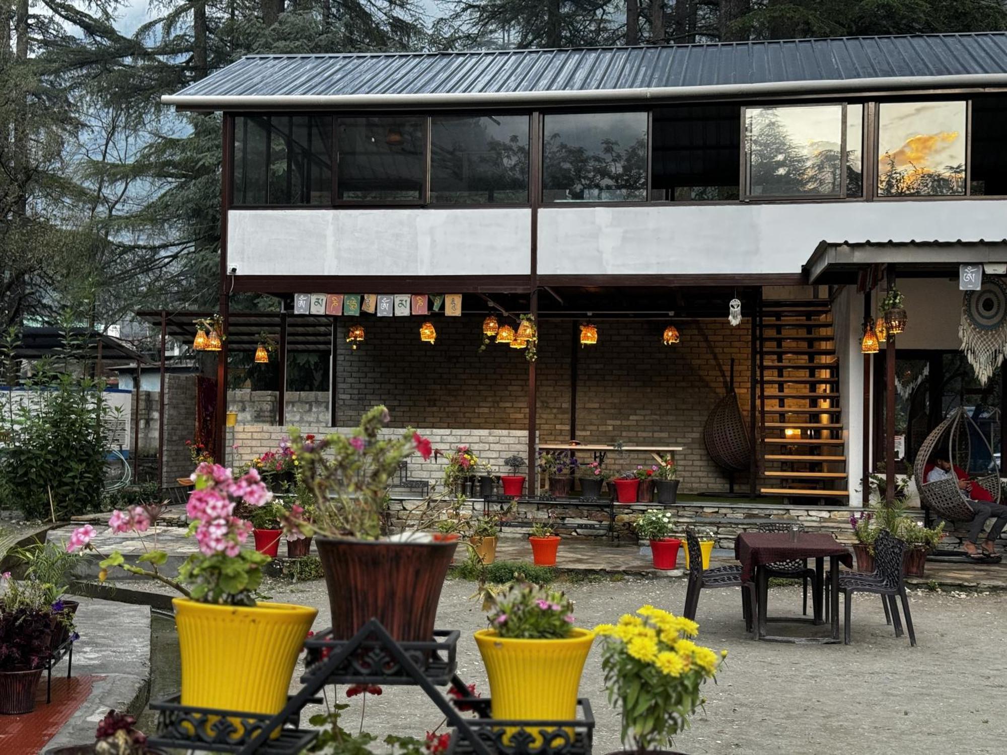 The Royal Orchard Kasol Hotel Eksteriør billede