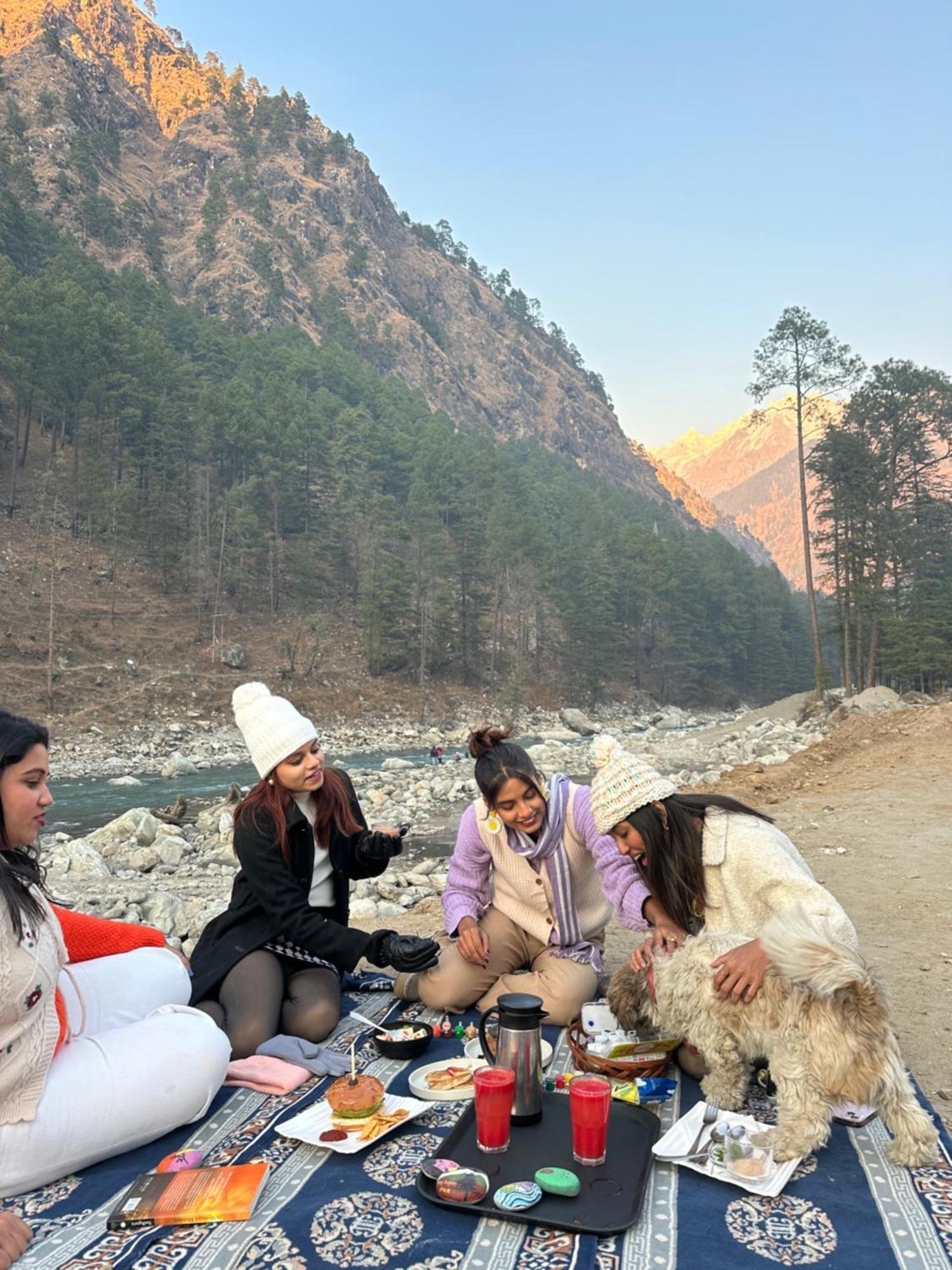 The Royal Orchard Kasol Hotel Eksteriør billede